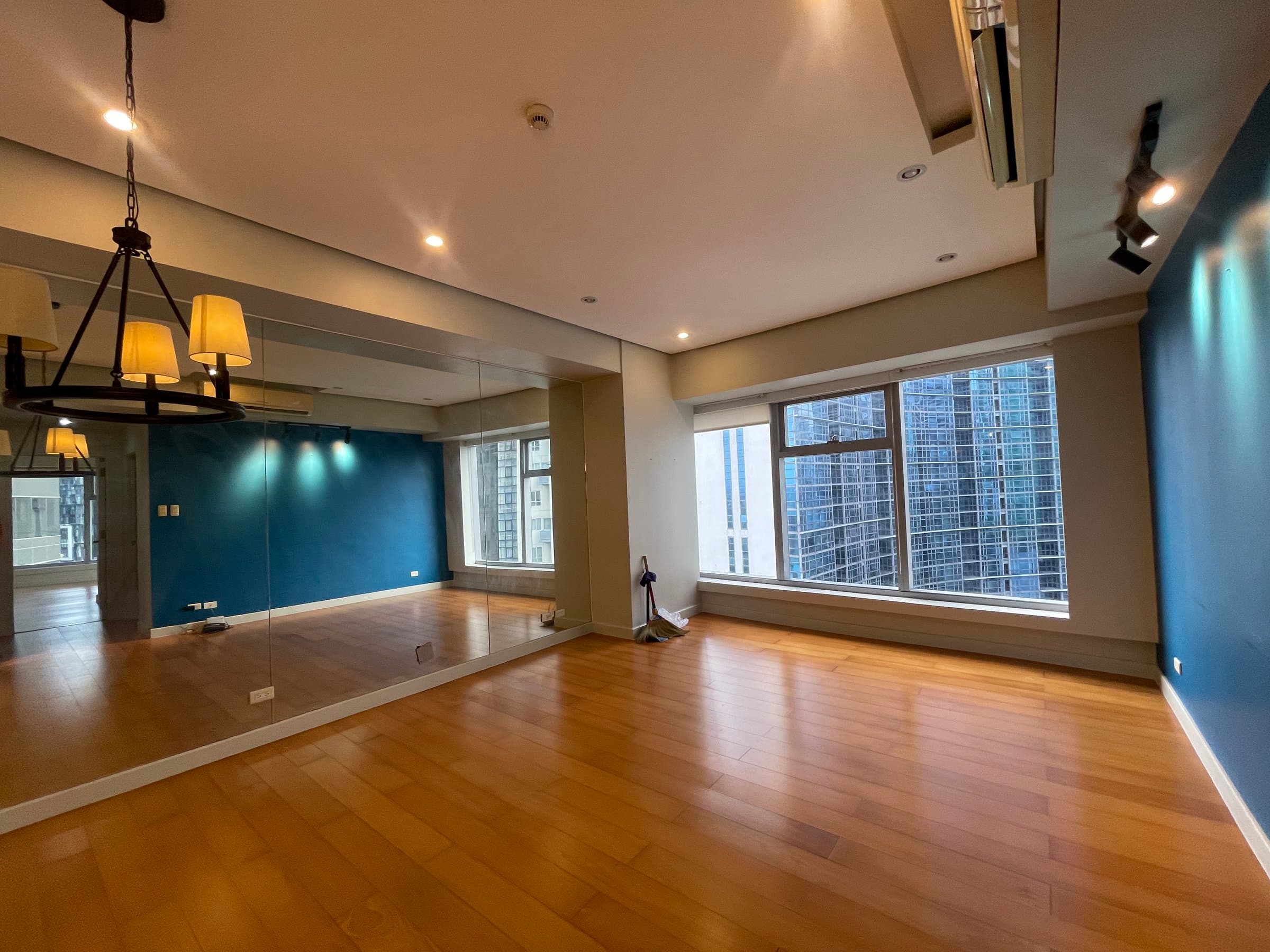 2BR Condo with Golf Course View, The Beaufort, BGC